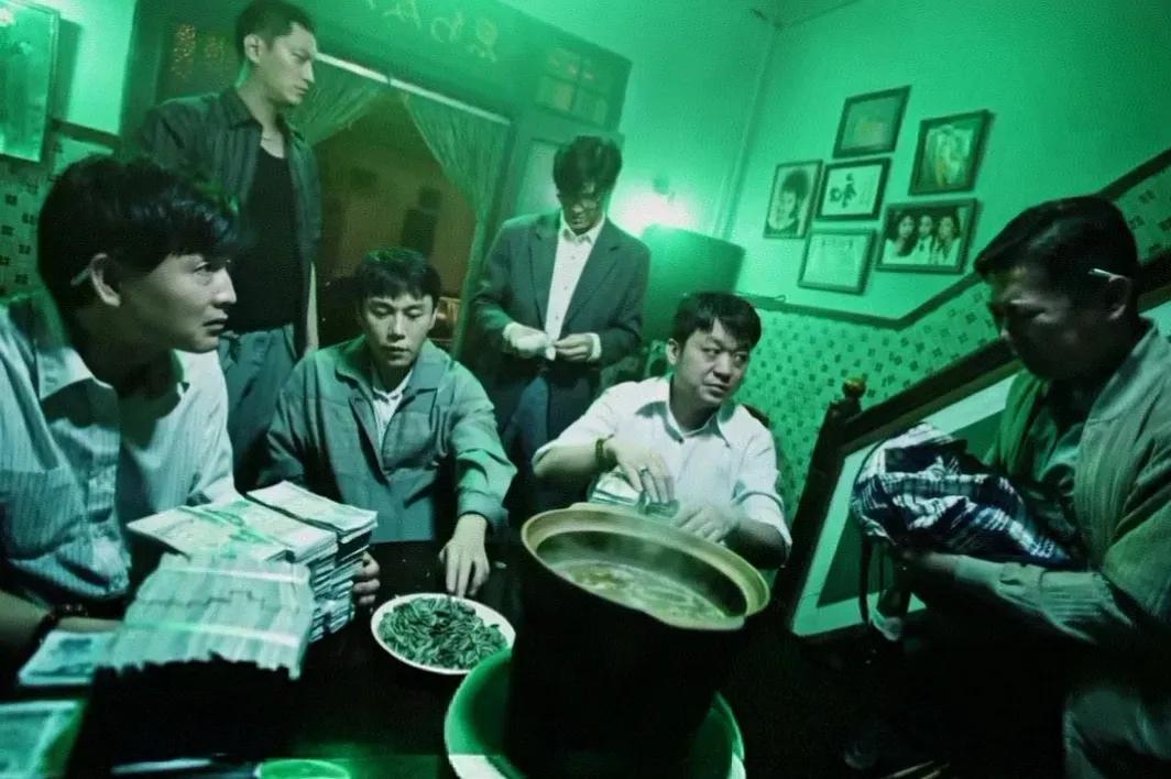 追剧《扫毒风暴》卢少骅骨子里是个坏人，制造毒品，危害社会，危害人类。但他宁愿