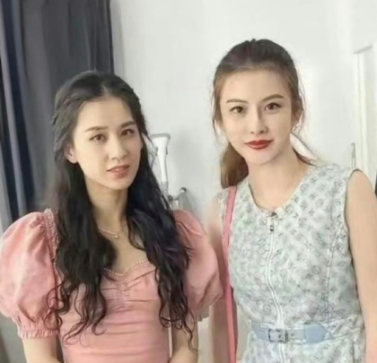 不愧是明星，黄圣依明明是淡妆，但就是更抓人，真的好好看啊​​​