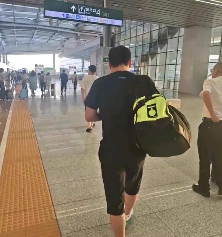 哇，邱指去雄安干啥呢？这消息一出，立刻在乒乓球圈内掀起了不小的波澜。大家