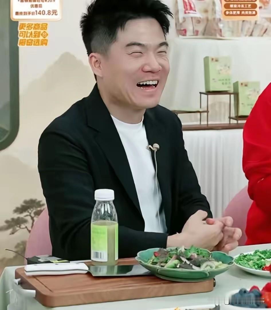 不得不承认，董宇辉这种人，不成功都难。去年他带着与辉同行单飞的时候，多少人等