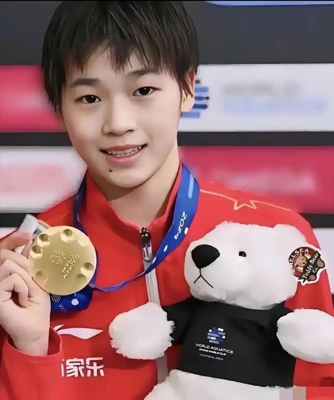 全红婵这事，说白了就一句：她分得清啥能碰，啥不能碰。​​家里人直播卖水果，她