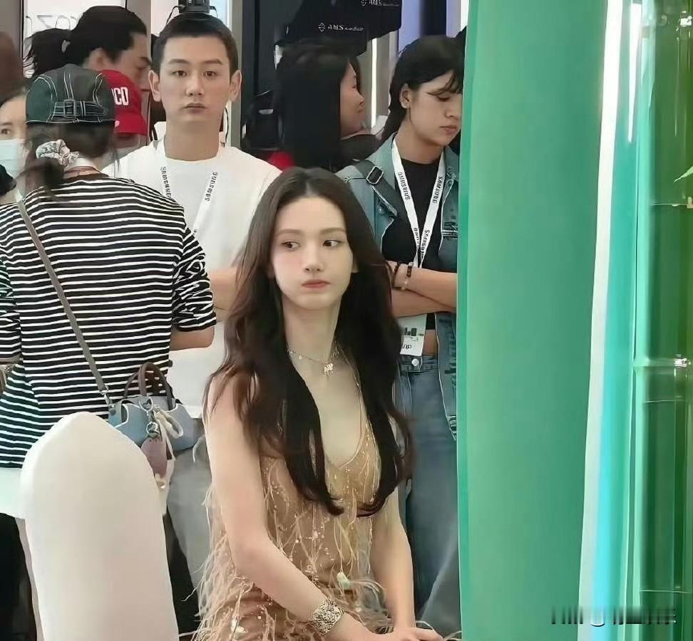 这是金晨？差点没认出来电视上瞅着一般，没想到真人老好看了！