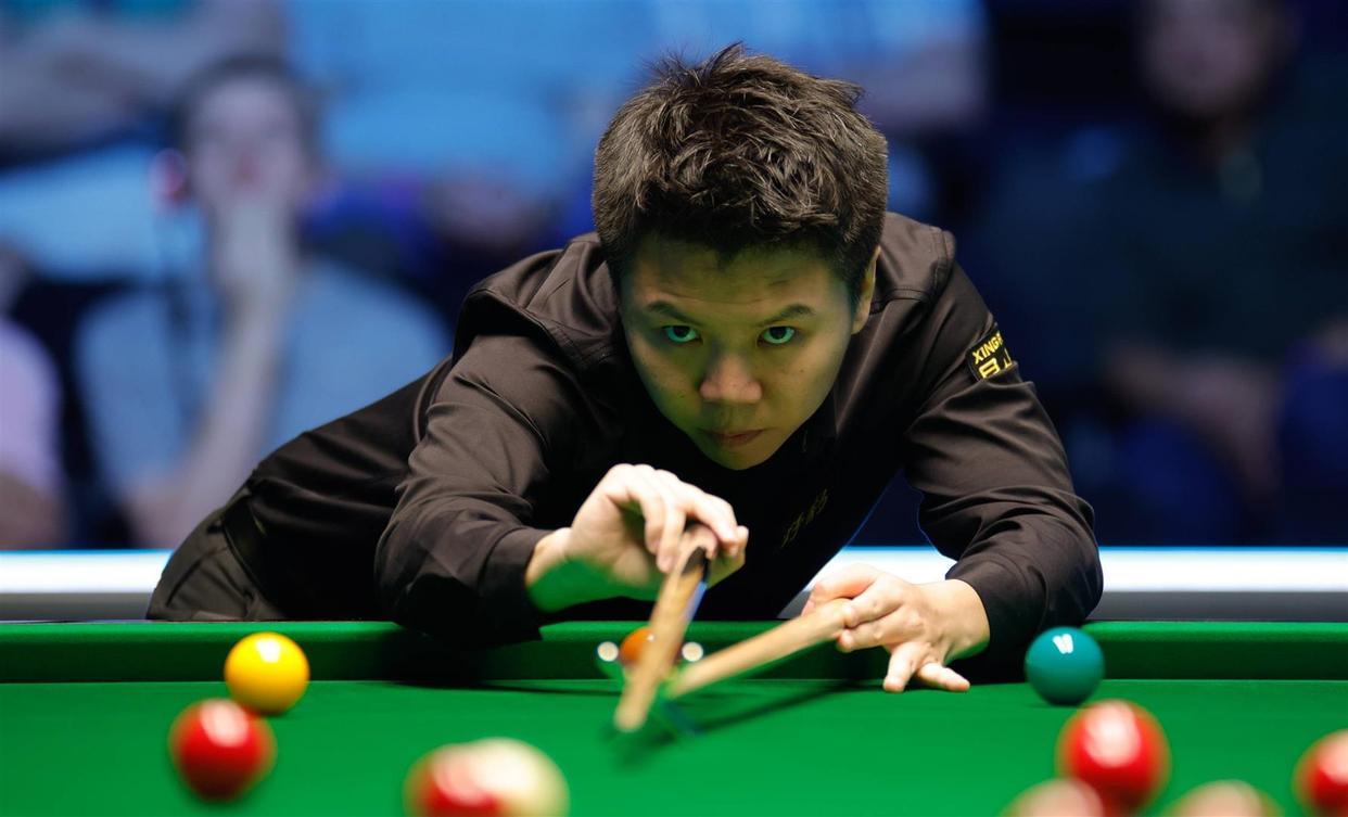 北京时间4月12日，斯诺克世锦赛资格赛继续进行，中国选手最终周跃龙表现出色，在2