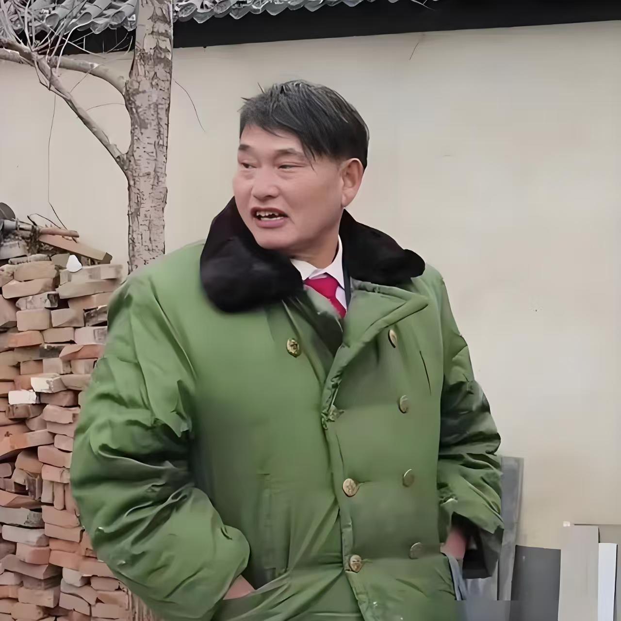 朱之文很明白，自己就是一个“卖唱”的，演出完了主办方请他喝30块钱一瓶的光瓶酒，