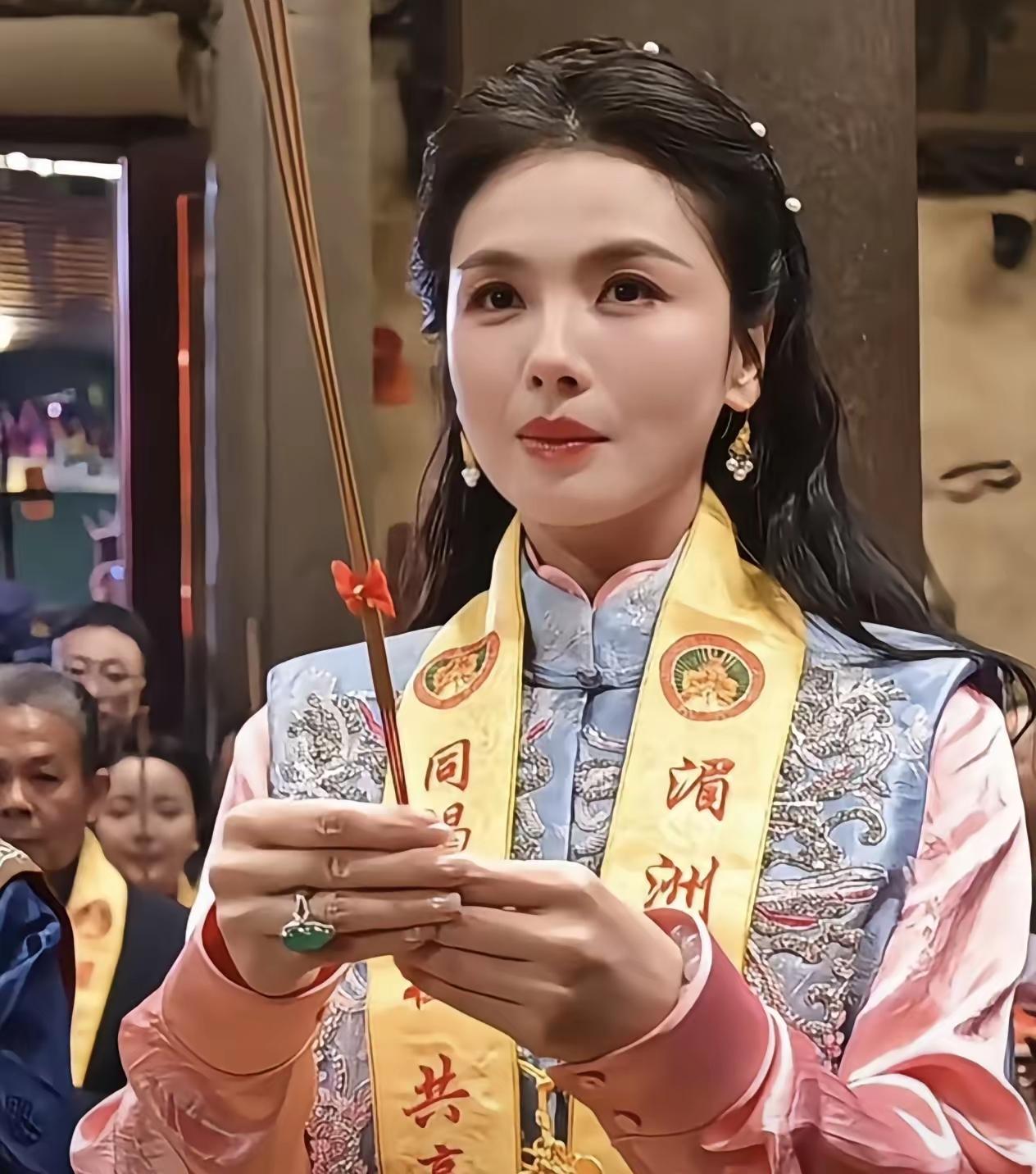 有没有发现刘涛面相彻底变了！从硬核女强人到慈眉善目，相由心生才是最高级的美