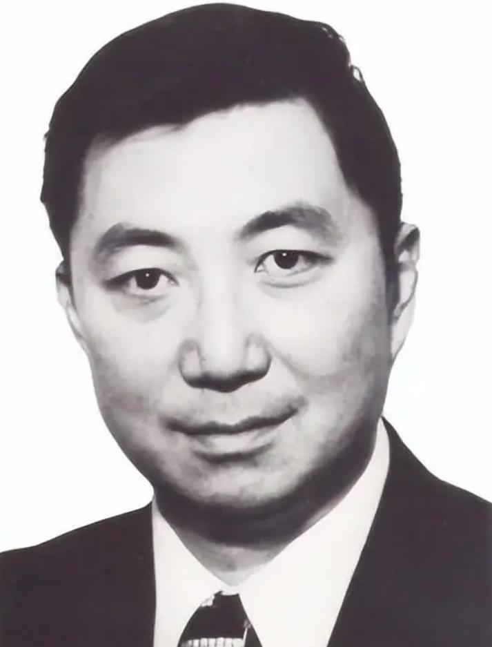 丁肇中，美籍华裔，诺贝尔奖获得者，却用中文怼美国，为中国赚外汇。事情开始于“