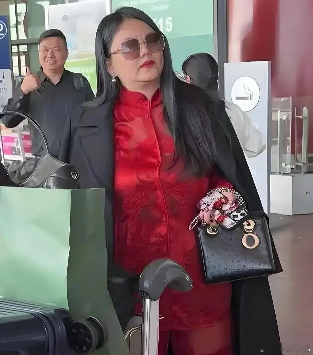网友偶遇李湘，怎么一下子瘦了这么多