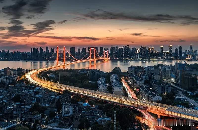 河湖+幸福！武汉启动三年美丽计划大江大湖大武汉，2025年有了更幸福的模样。