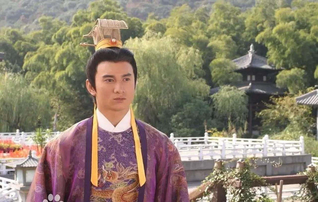 南唐李昪李璟父子的愚蠢行为公元937年。那时候的中国叫五代十国。翻译一下这五