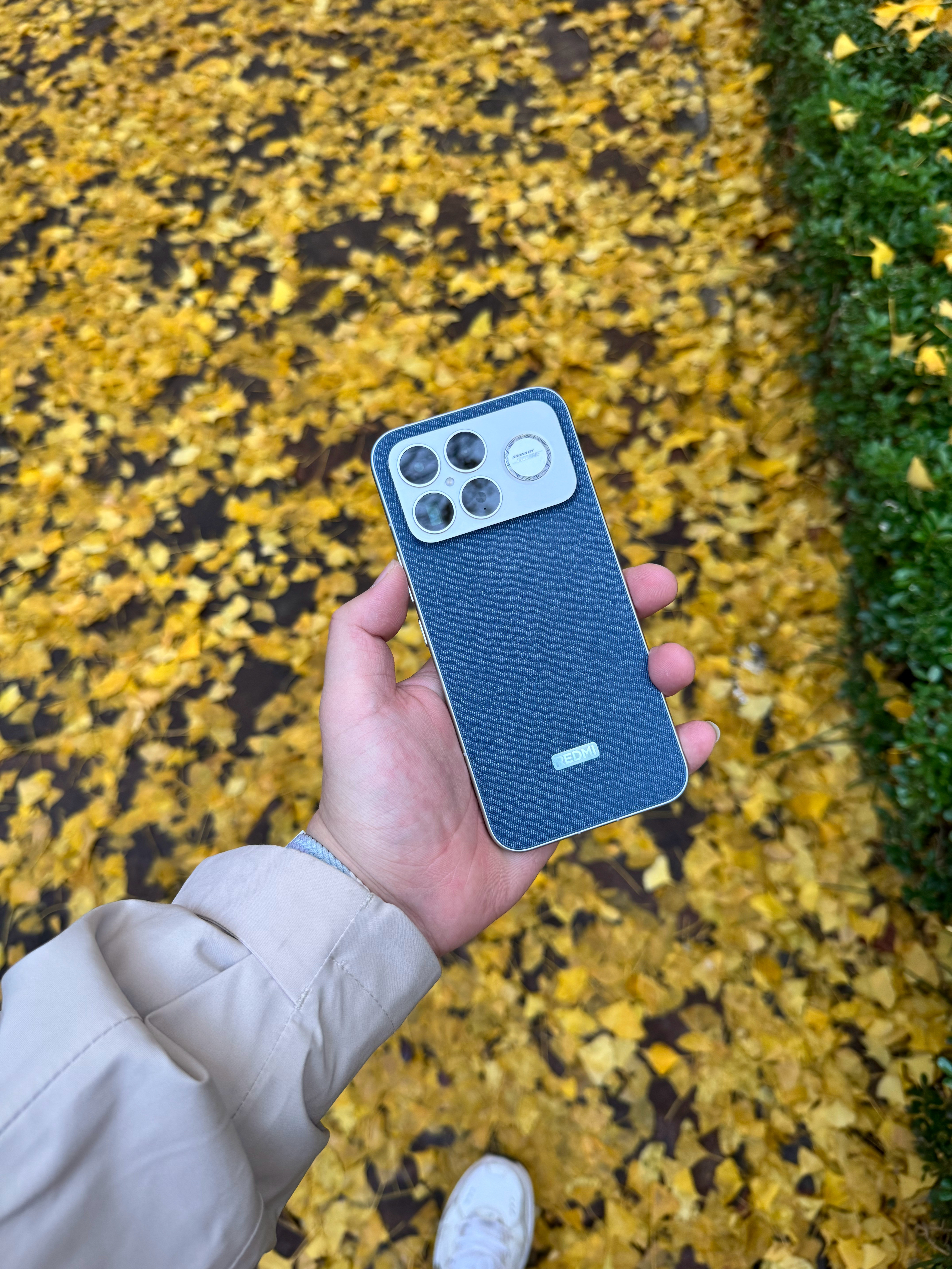 REDMIK90ProMax真好看啊，忍不住掏出来给他拍个照。​​​