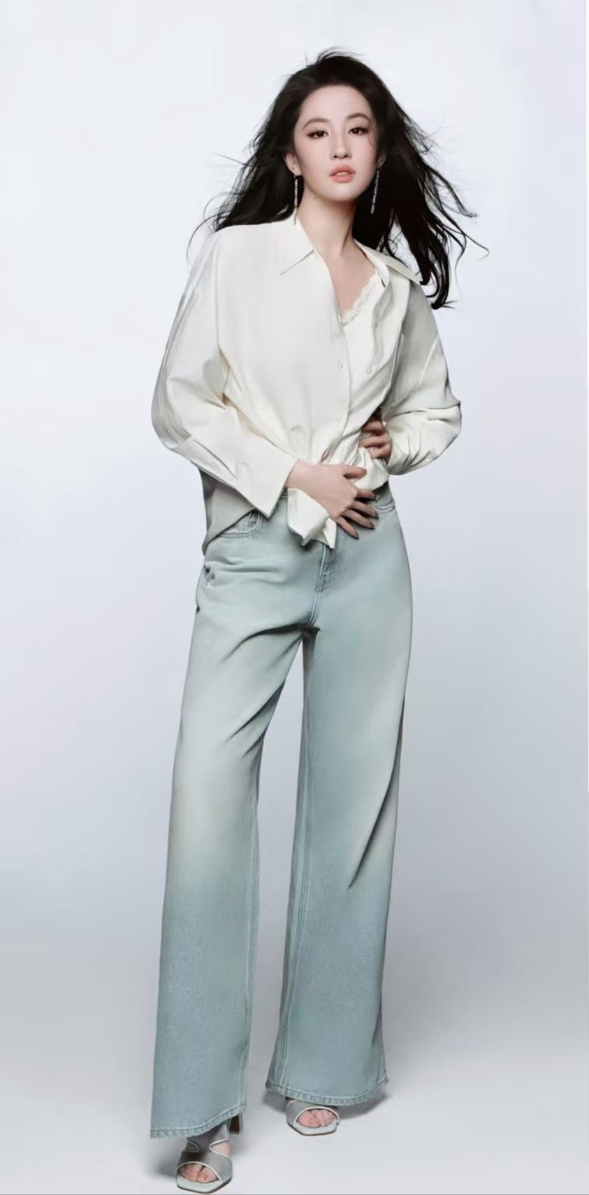 猫人也是玩上了真人版刘亦菲的奇迹暖暖换装。