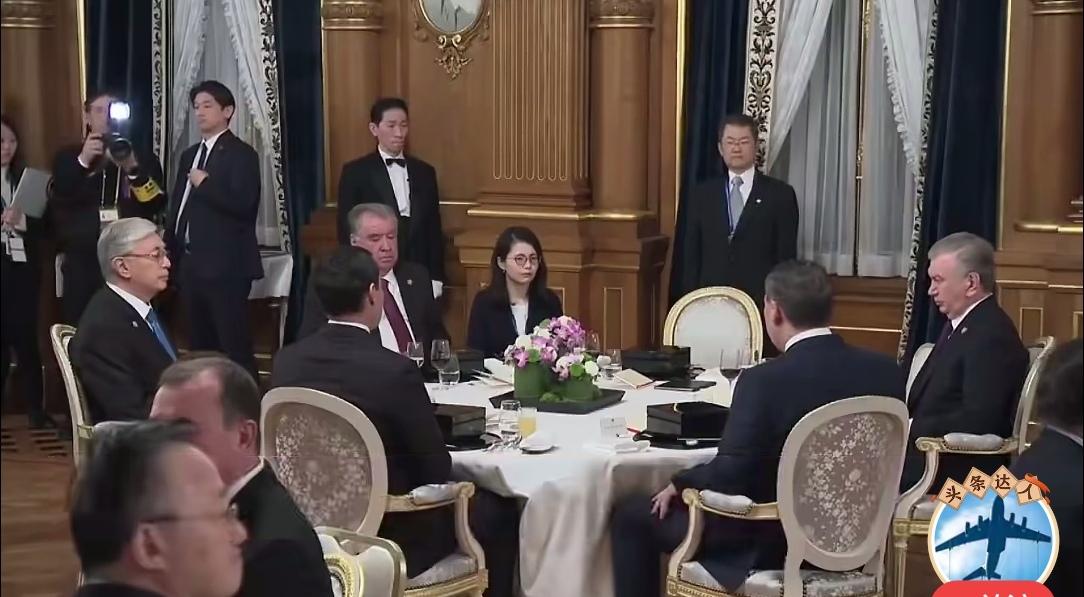 中亚五国元首的尴尬哈萨克斯坦总统托卡耶夫，乌兹别克斯坦总统米尔济