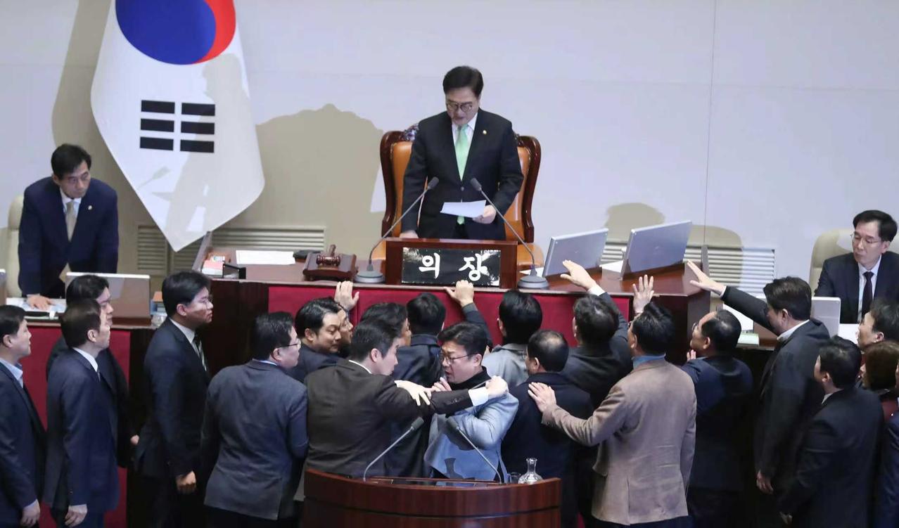 最近联合国开会时发生了一件事。朝鲜代表突然对着日本代表发问，说日本是二战战败国，