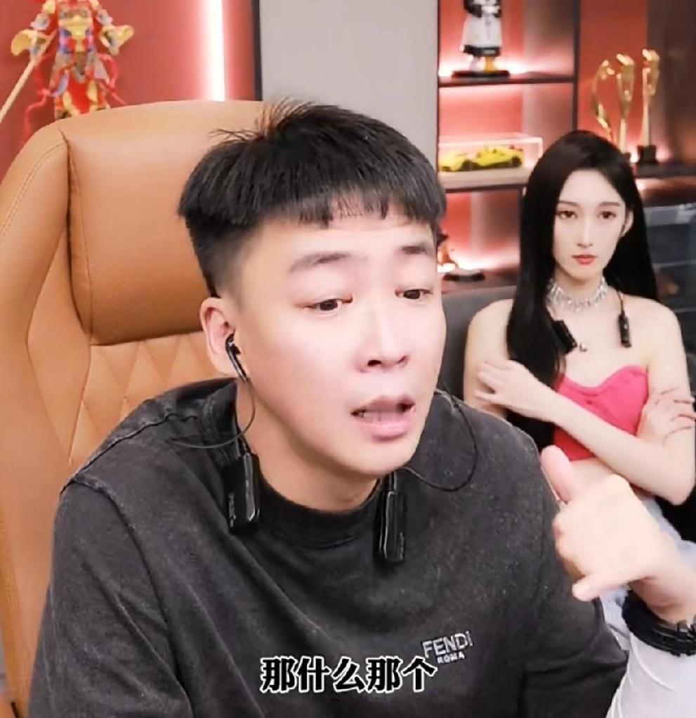 手里不能有钱，一有钱就不是我了！说这话的是主播刘一手，一个三十多岁的大男人。