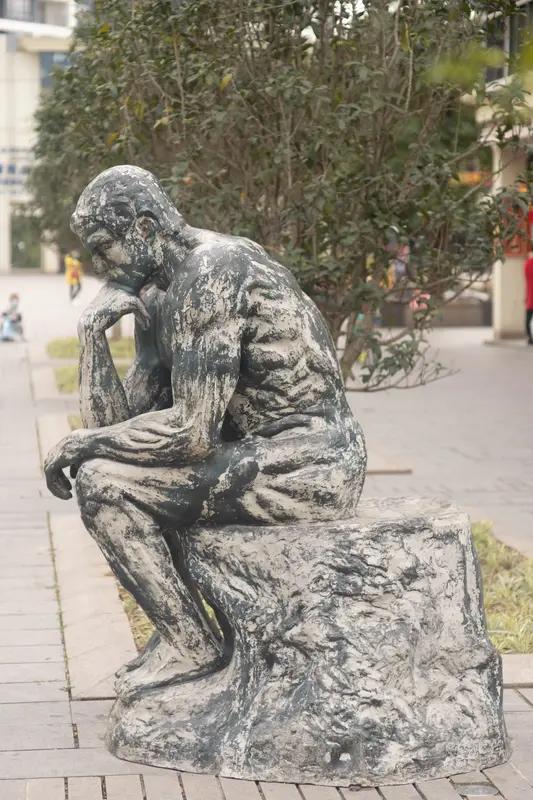 普通人翻身的秘密：不只是努力，更是看懂人性和规则！活到三十多岁，你是否也曾苦苦