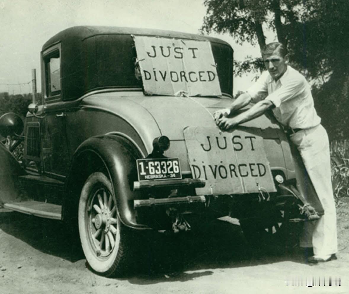 这张经典的历史照片拍摄于1934年的美国内布拉斯加州（Nebraska）。照