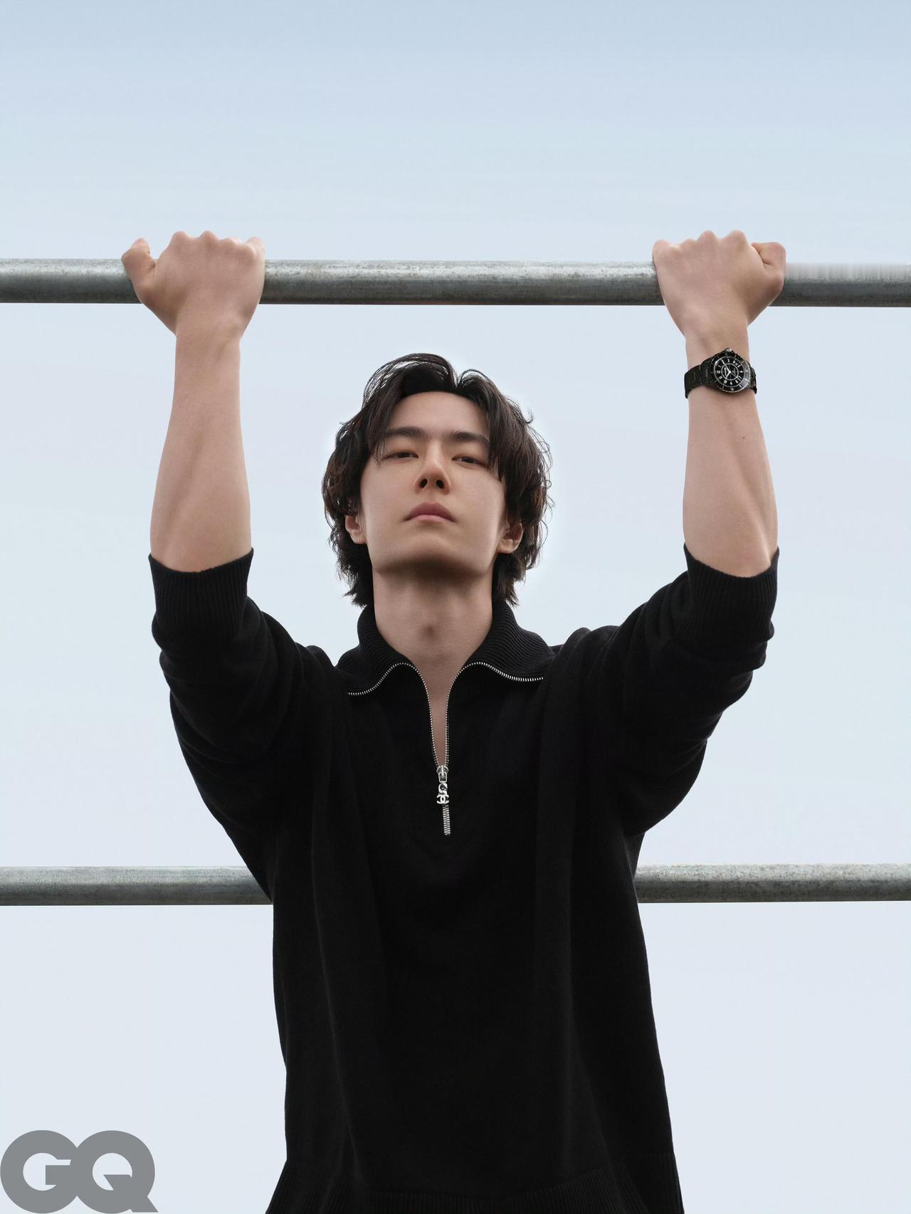 被王一博手臂上的肌肉惊到了！王一博是怎么做到人看起来薄薄的，但是又全是肌肉的