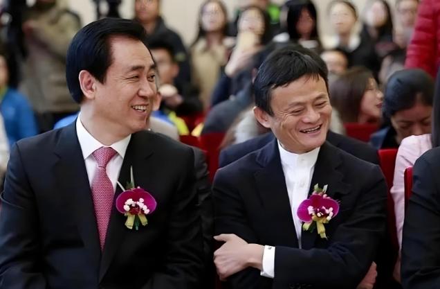 都在说马云是恒大暴雷里"全身而退"的大佬。理由很充分：当年淘宝和恒大搞足球俱乐
