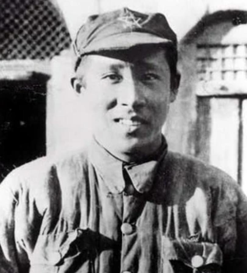 1933年2月，陈赓和廖承志在上海法租界先后被捕，廖承志一副贪生怕死的样子主动提