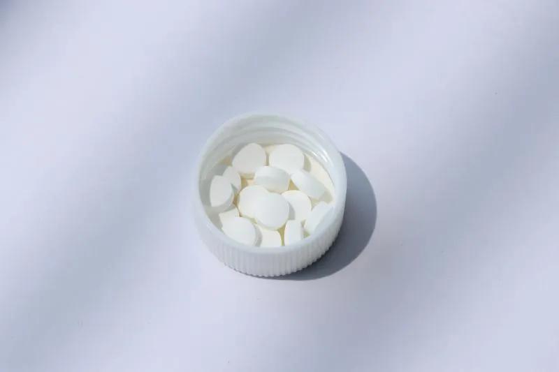 我妹的同学，长相出众，却不幸罹患急性红斑狼疮，在生死边缘苦苦挣扎了十多个年头。她