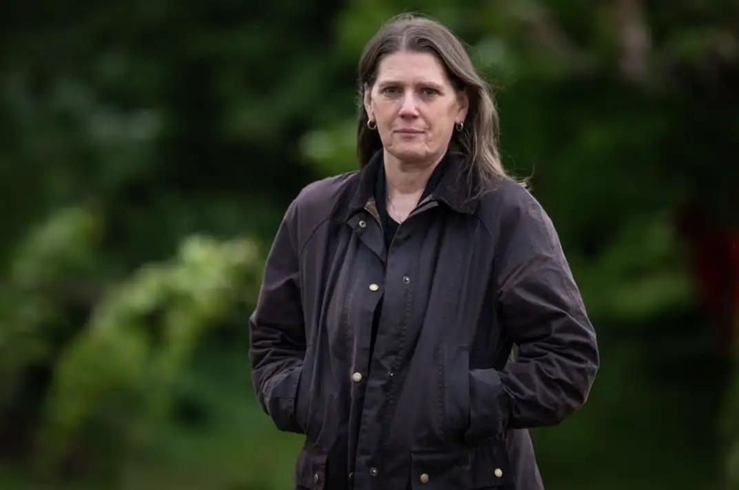 特朗普有个亲侄女，叫玛丽·特朗普，是一名临床心理学家。昨天他这个亲侄女从心理学角