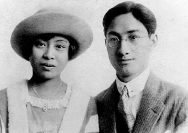1920年，徐志摩被迫把妻子接到身边。他不喜欢妻子，却每晚都要同房，不久后，妻子