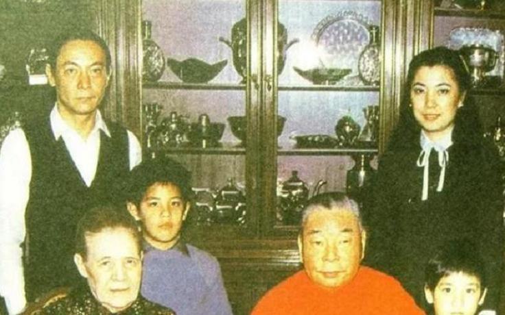 蒋孝勇去世前留下两项嘱托，妻子方智怡接棒，坦言无法完成，还要儿子继续努力！19