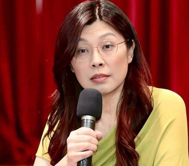 没招了!郑丽文喊赵少康“大哥”!郑丽文放低了姿态。她公开称呼赵少康为