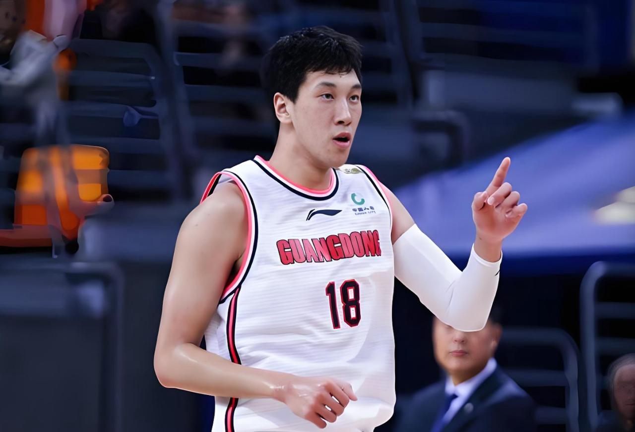 杜润旺的伤病严重！昨晚广东队和江苏队的比赛，相信不少广东球迷都看了吧？最终广东