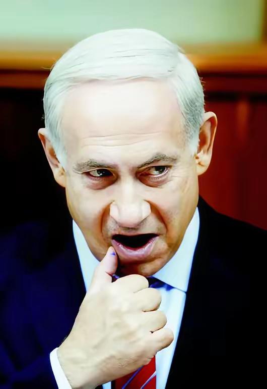 全球有三位无法无天的狂人：一是特朗普，随心所欲、肆意妄为，翻江倒海毫不在乎。二是