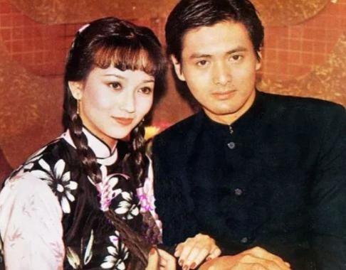 1975年，21岁的赵雅芝嫁给了31岁的香港名医黄汉伟，可婚后3年，赵雅芝便与有