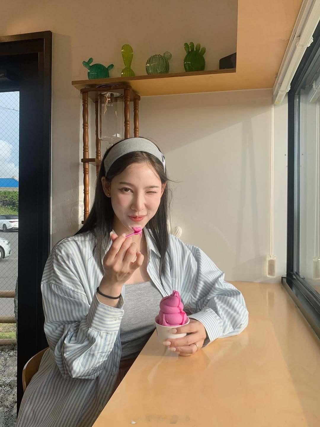 济州旅行感觉可以参考🌟李娜妍济州岛旅游推荐的美食1R14咖啡店风景超级好