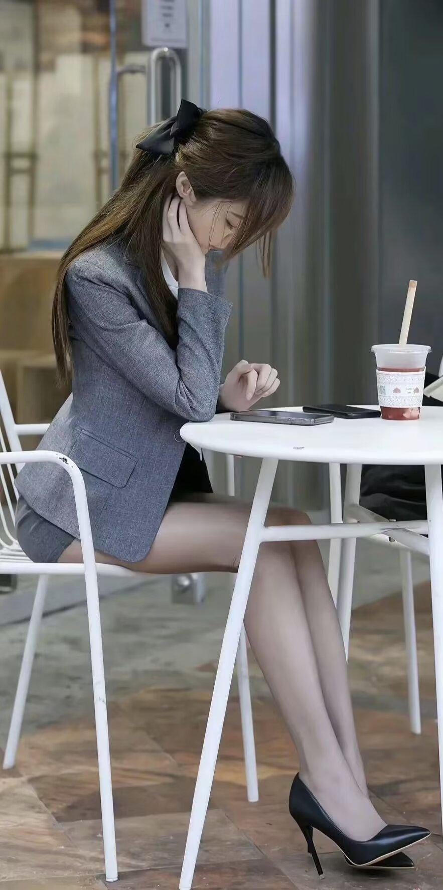 最近很喜欢一段话：“生活各自不易，个人所求不同，各自立场不一，勿在别人心中修行