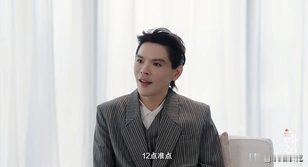 向佐自曝14岁在英国被欺负了一整年，就因为他是中国人。他说，宿舍里13个人，他和