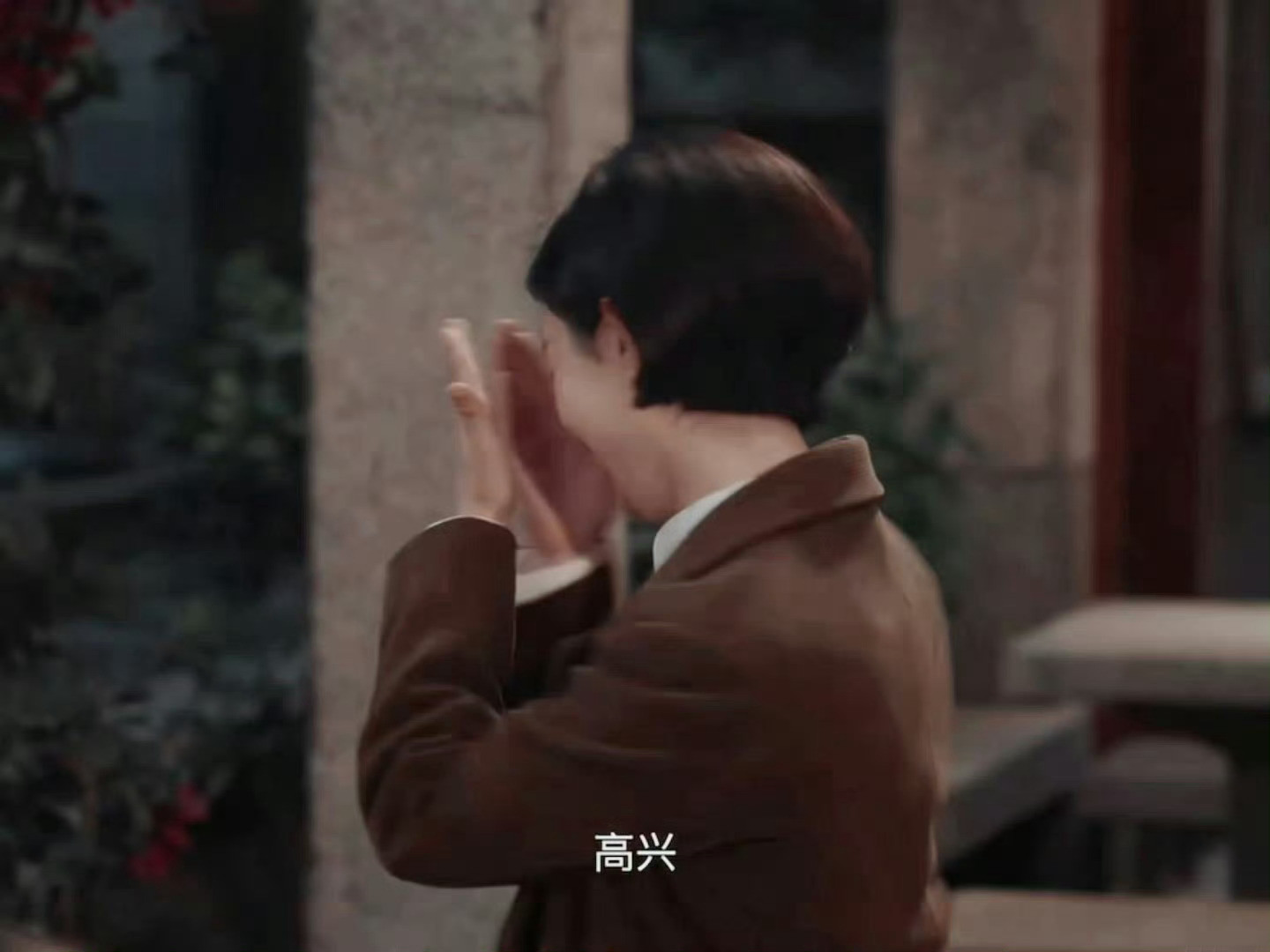 这几个表演真的太僵硬了，有点套版模仿的感觉，看着着实尴尬...赵丽颖《造城者》改