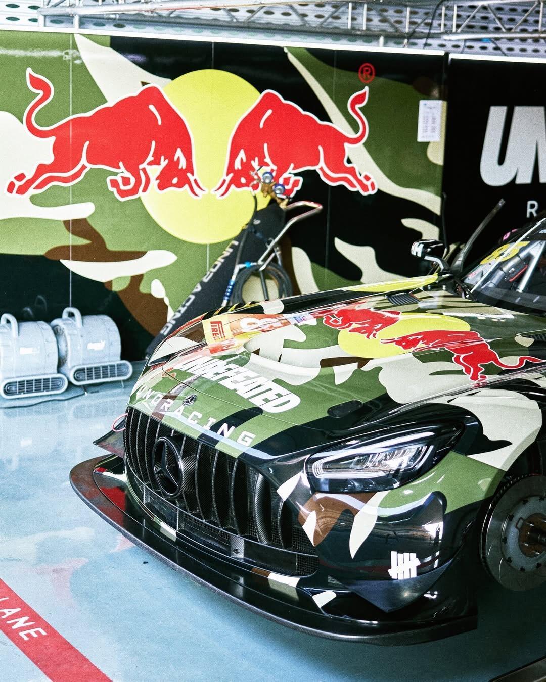 王一博kratingdaengidins更新品牌首席代言人王一博85号赛车