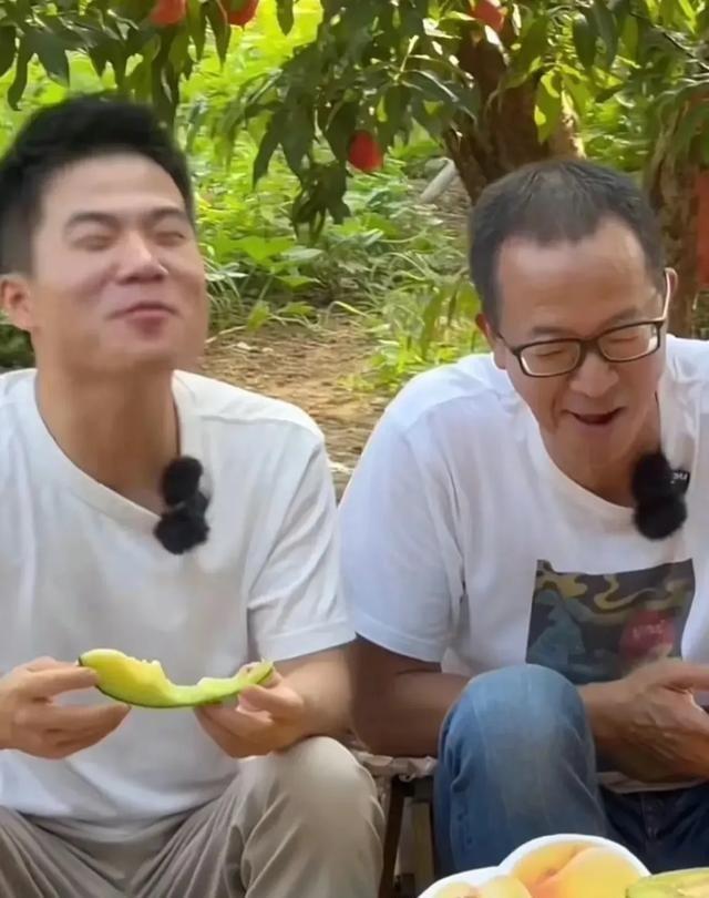 2021年,新东方赔了2000亿后，俞敏洪一度消沉，他眼眶一热对新东方剩余员工