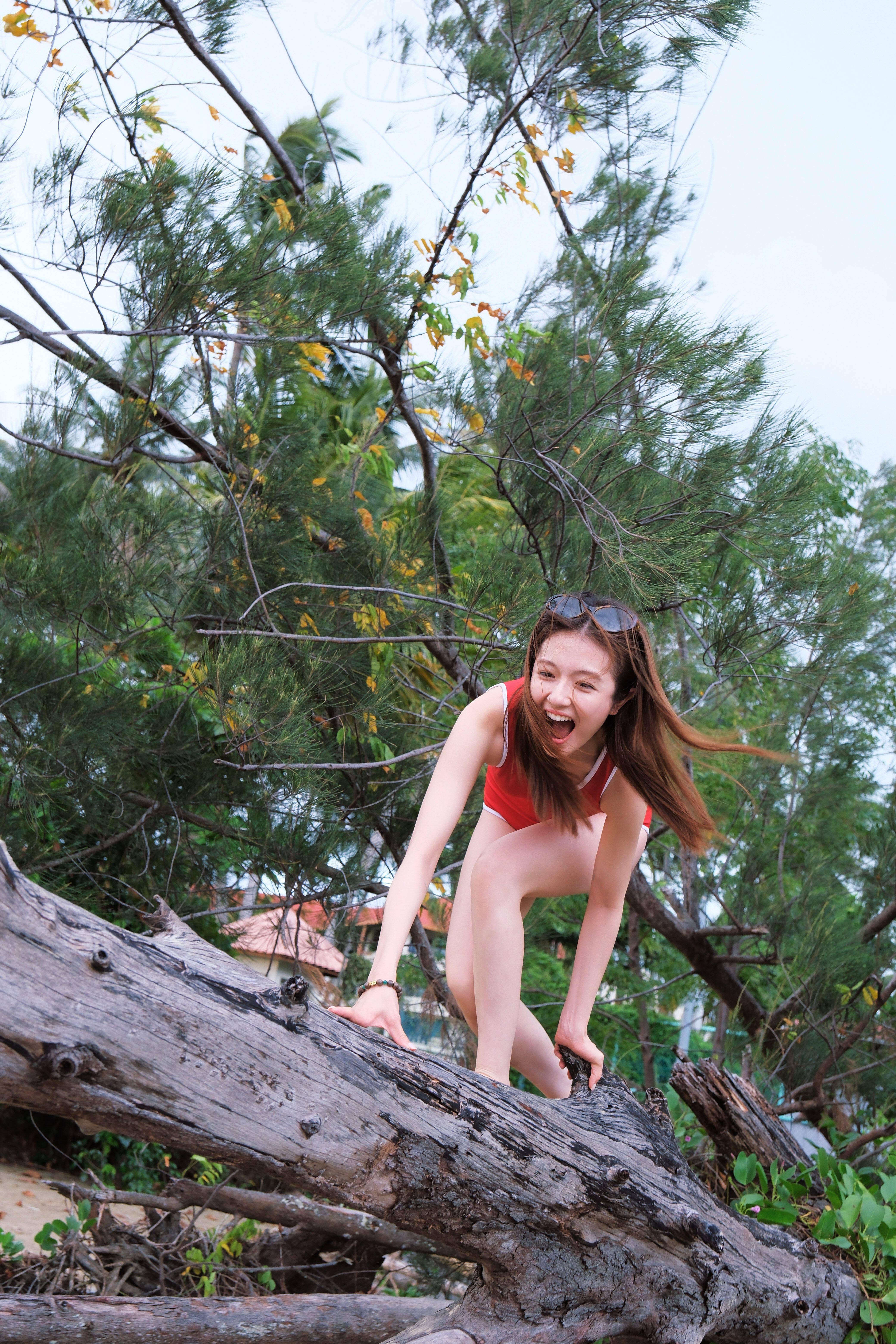 “在海边记录下自由明媚的李兰迪”