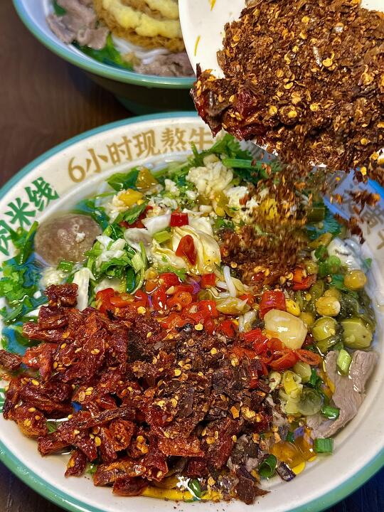新街口的美食千千万，但独爱这家米线