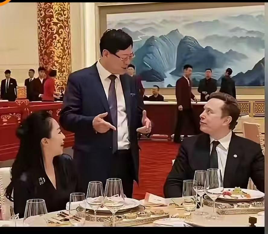 时间是最冷酷也是最无情的审判官这次马斯克在陪同川普访华的晚宴中，联想集团的总