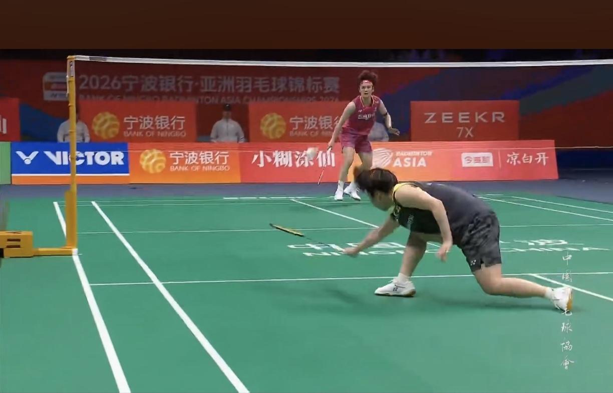 王祉怡好样的，让一追二逆转日本小马达杀进女单决赛首局王祉怡慢热，被山口茜打了