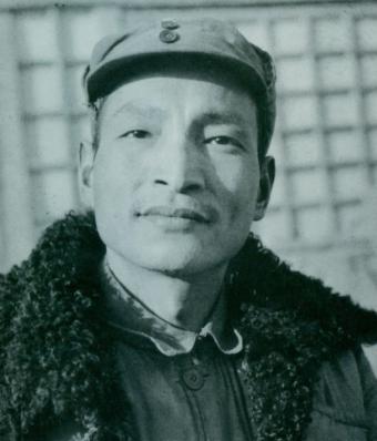 陈云在党内的地位为啥一直高？尤其是建国后，任弼时离世，他能立马填补空缺，进入最高