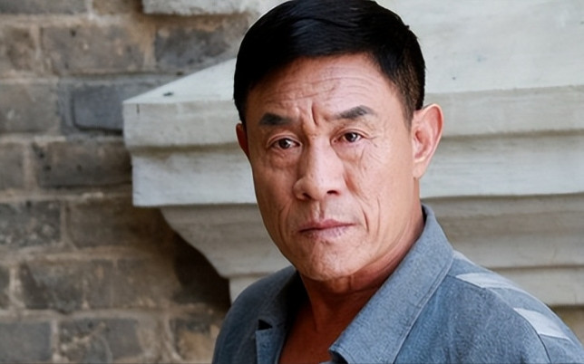 2009年，55岁的杜志国，三婚娶了二婚的郑卫莉，两人情投意合，很是幸福。结果，