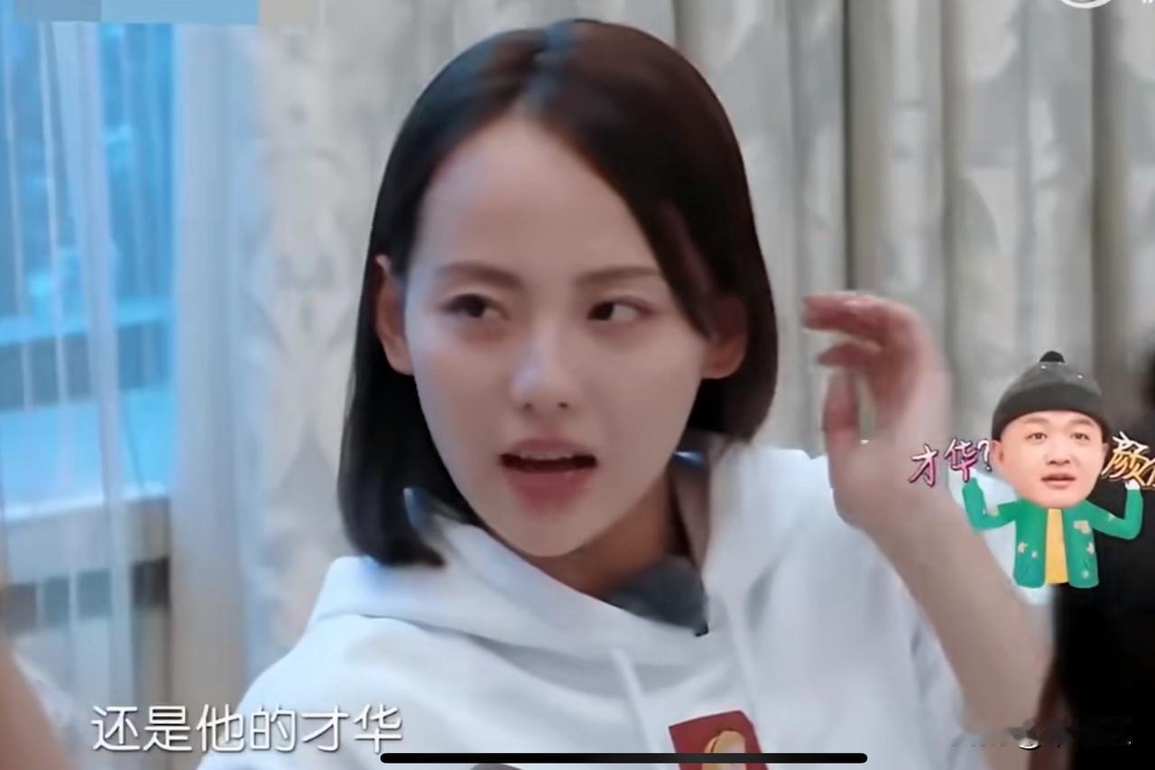 当年，张嘉倪曾问过包文静：“你是被包贝尔的长相吸引，还是才华？”包文静一本正经地