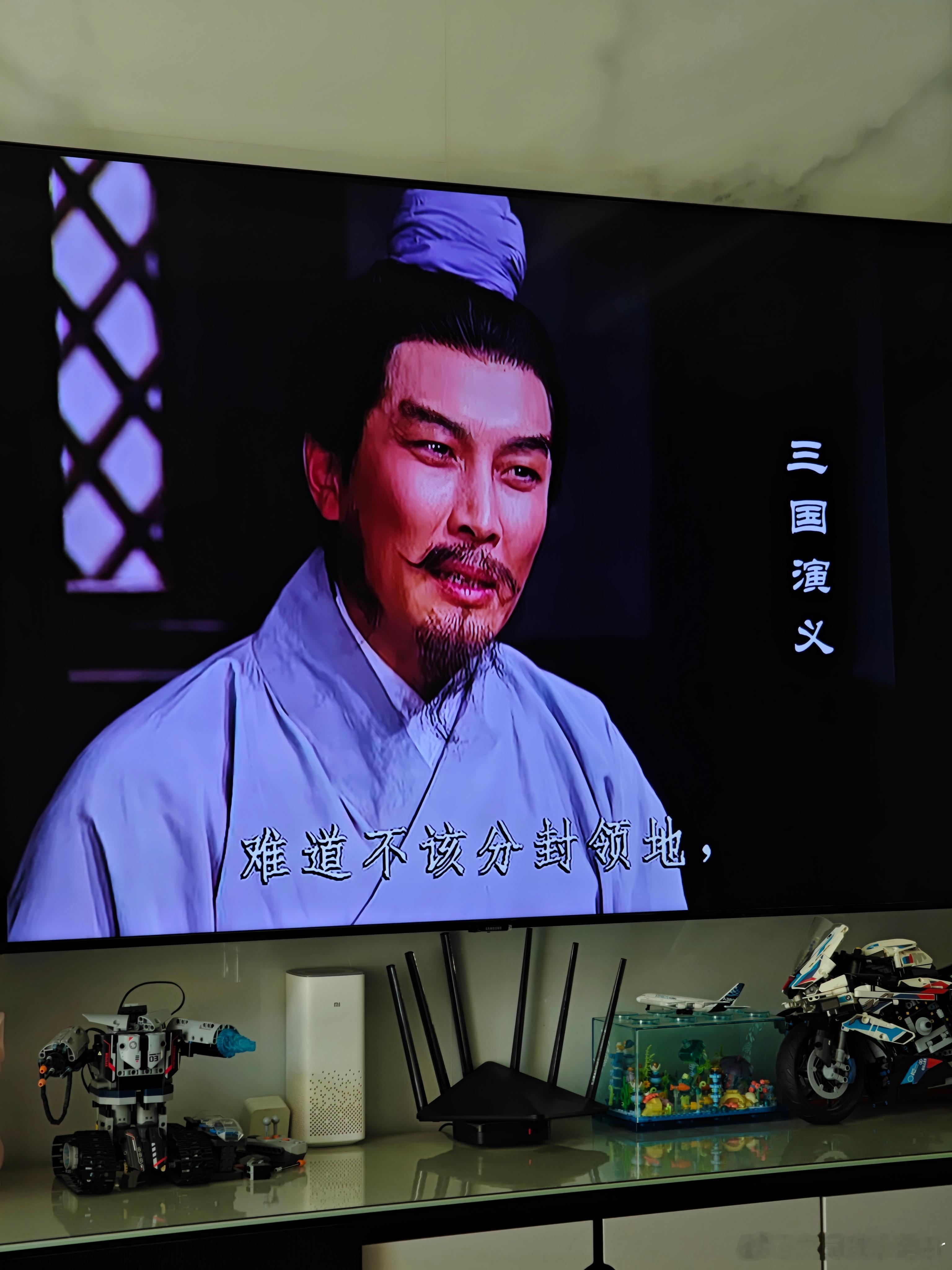 在家跟妈妈追老三国大西瓜我俩一人一半感觉像小时候放暑假一样也祝大家儿童节快乐！