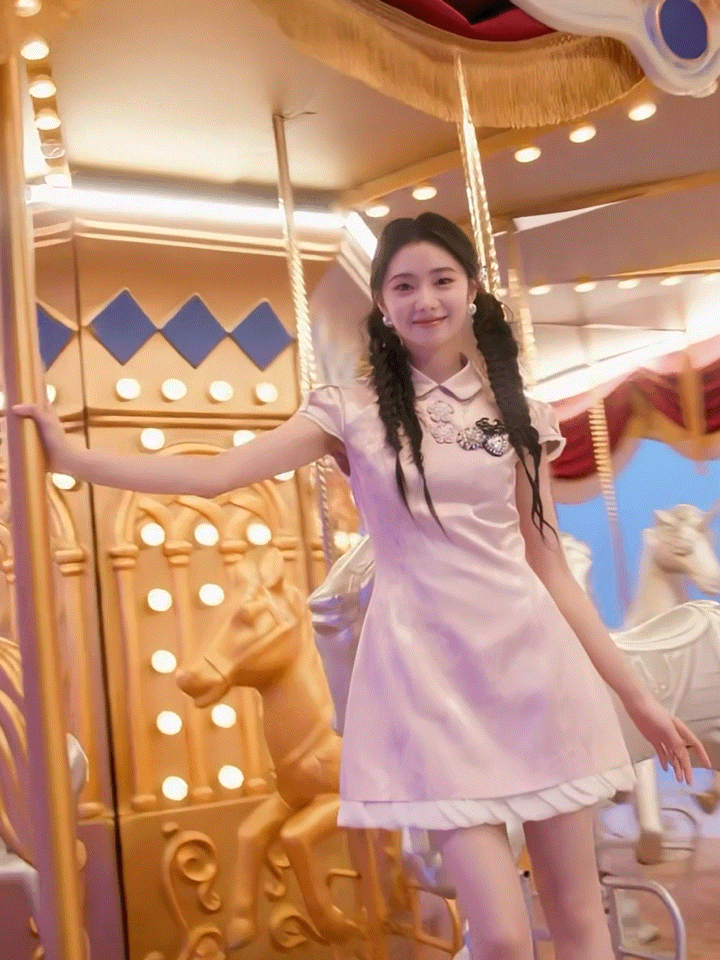 刘浩存地素的直播看起来好灵啊，双马尾麻花造型好萌