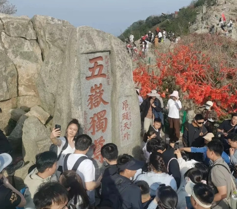 花了1000+多元去了趟泰山，遇到了一位出租车司机，他说了3个冷知识:​1.