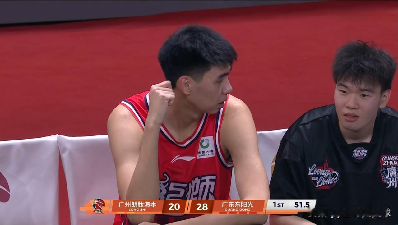 广州朗肽海本中锋徐昕真是毫无存在感！在今天广州朗肽海本主场迎战广东东阳光的上半场