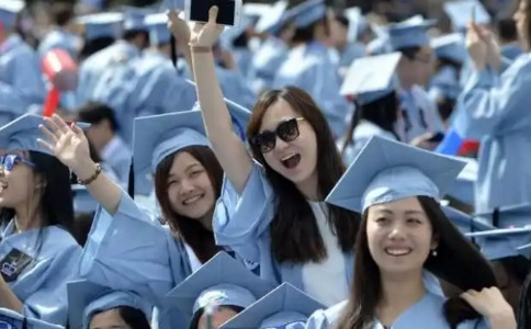 “留学生的天塌了！”国家多省体制内工作未来将不再认可留学生的学历。网友：大快人心