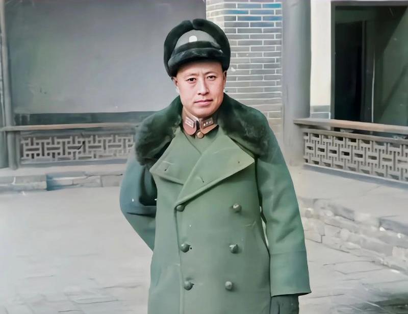 1926年10月，兵败的吴佩孚带着卫队逃到邓县，于学忠带着手下六个师长出门迎接，